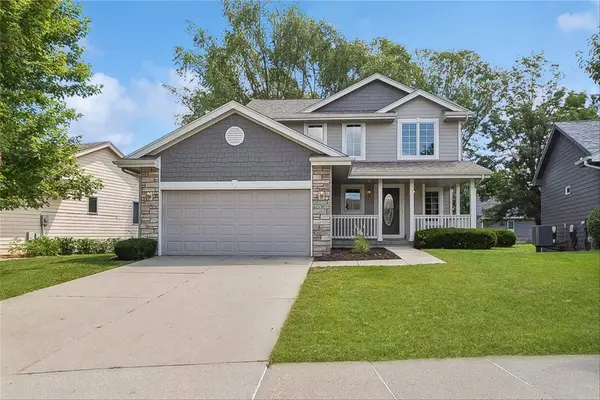 2205 Country Cove Lane, Altoona, IA 50009
