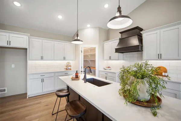 415 NW Red Oak Court, Waukee, IA 50263