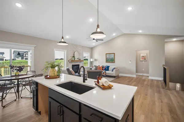 415 NW Red Oak Court, Waukee, IA 50263