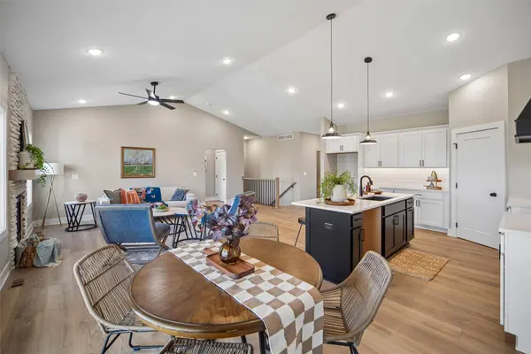 415 NW Red Oak Court, Waukee, IA 50263