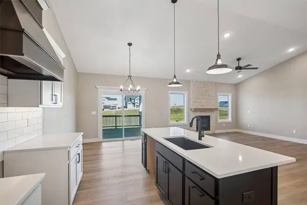 415 NW Red Oak Court, Waukee, IA 50263