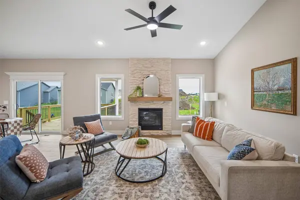 415 NW Red Oak Court, Waukee, IA 50263