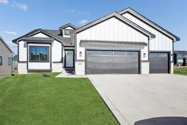 415 NW Red Oak Court
