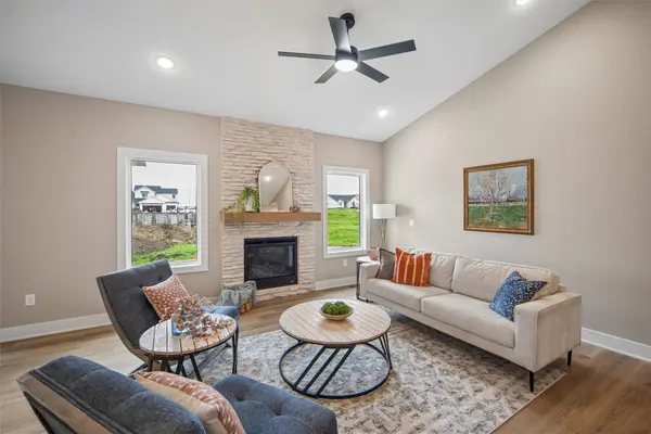 415 NW Red Oak Court, Waukee, IA 50263