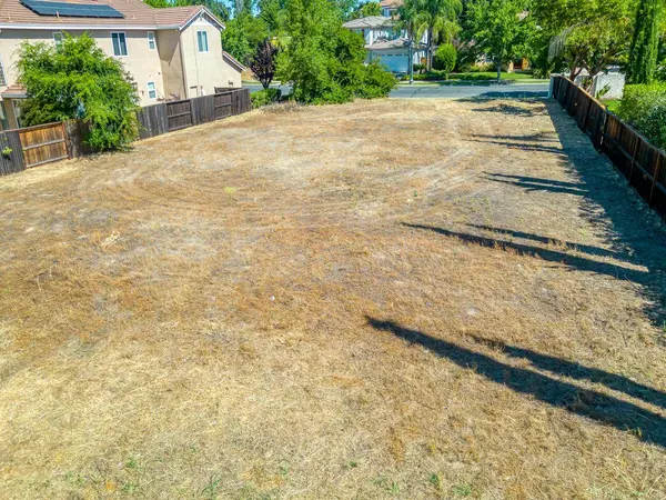 975 Fountain DR, West Sacramento, CA 95605