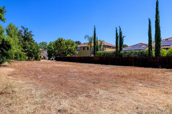 975 Fountain DR, West Sacramento, CA 95605