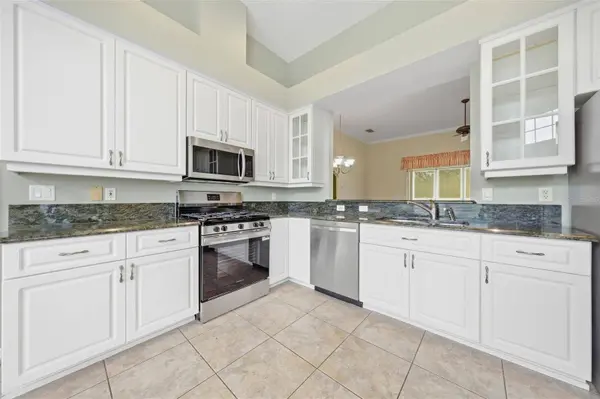 5596 FREEPORT DR, Tavares, FL 32778