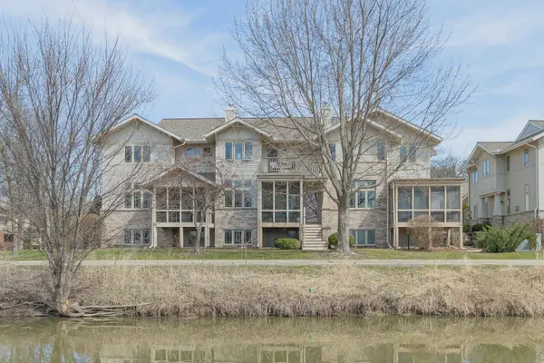 77 Wood Brook Way, Fitchburg, WI 53711
