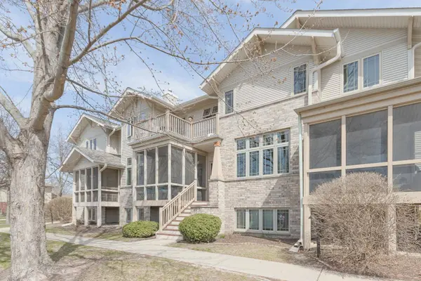 77 Wood Brook Way, Fitchburg, WI 53711