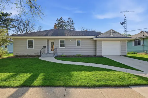 803 E 4th Avenue, Brodhead, WI 53520