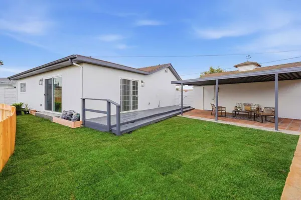 3296 Via Bartolo, San Diego, CA 92111