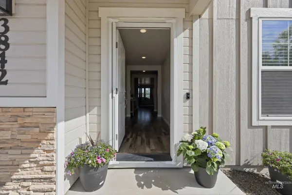 3842 E Holly Ridge Dr, Nampa, ID 83686