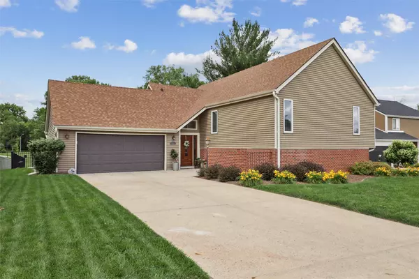 8113 Hammontree Circle, Urbandale, IA 50322