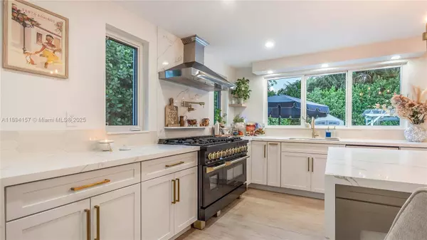 Biscayne Park, FL 33161