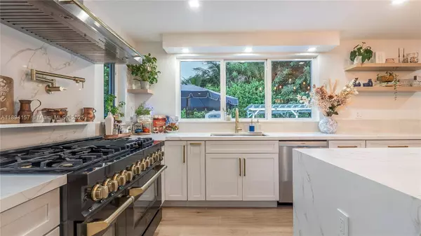 Biscayne Park, FL 33161