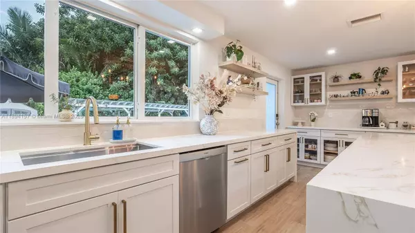 Biscayne Park, FL 33161