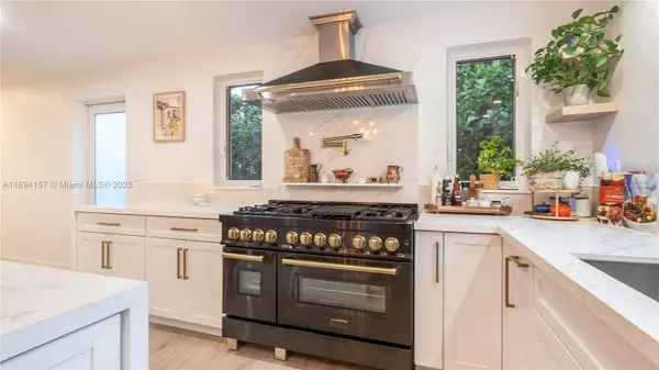 Biscayne Park, FL 33161