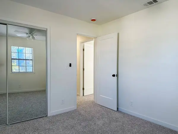 1805 V ST, Sacramento, CA 95818