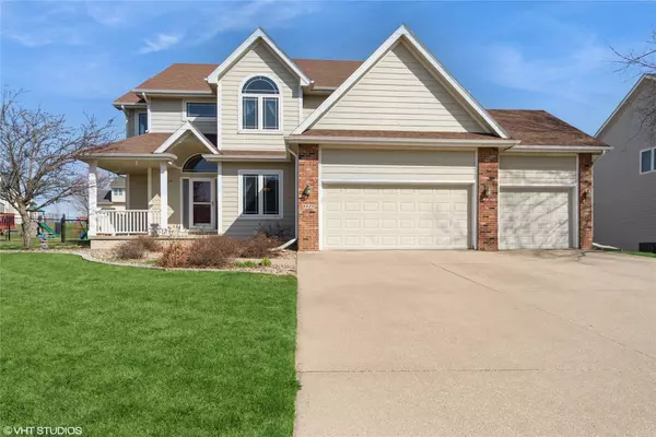 9827 Brookview Drive, Urbandale, IA 50322