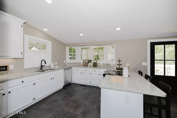 103 N Mckay AVE, Dunn, NC 28334