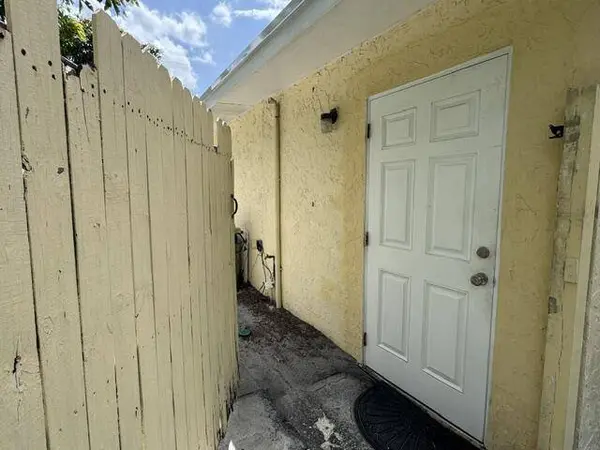 1800 PINEHURST DR #1, West Palm Beach, FL 33407