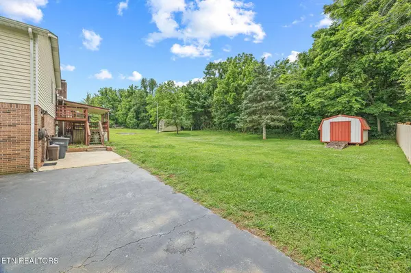 1036 Hawthorn Dr DR, Cookeville, TN 38501