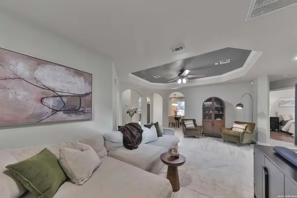 10018 Amberg Path, Helotes, TX 78023