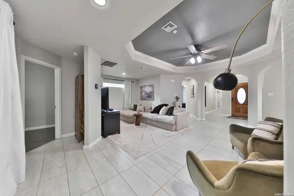 10018 Amberg Path, Helotes, TX 78023