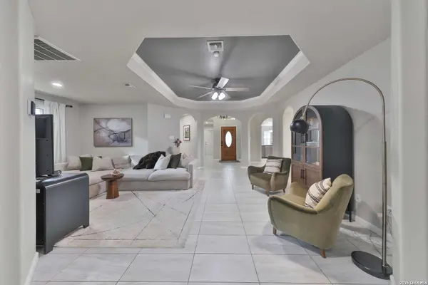 10018 Amberg Path, Helotes, TX 78023