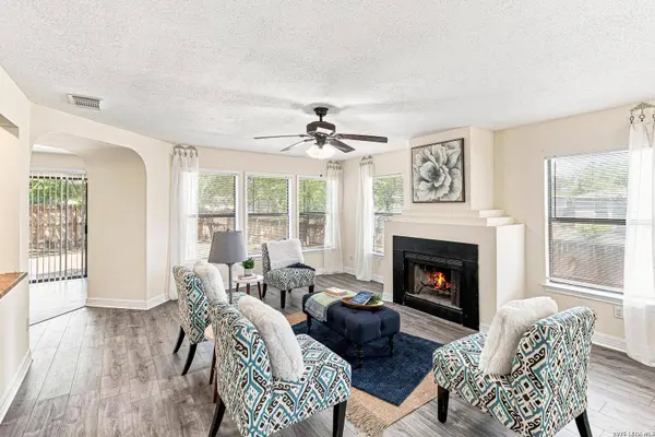 6883 CANARY MEADOW DR, Converse, TX 78109