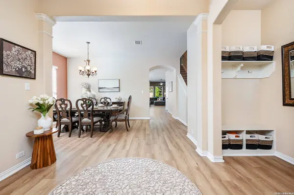 10753 Barnsford Ln, Helotes, TX 78023