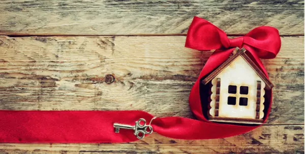 HOMES FOR THE HOLIDAYS: Why December Could Be The Perfect Time To Buy And Sell?