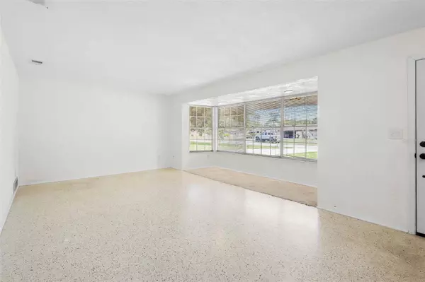 921 LEMON RD, South Daytona, FL 32119