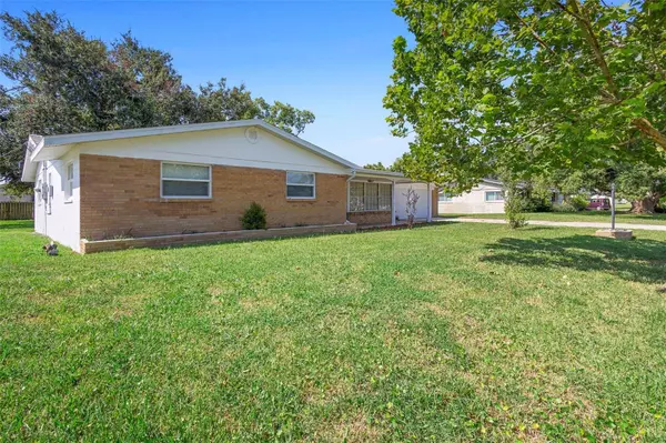 921 LEMON RD, South Daytona, FL 32119