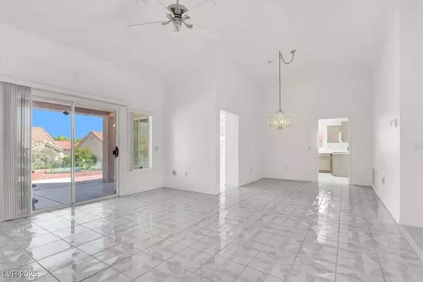 2504 Sunup DR, Las Vegas, NV 89134