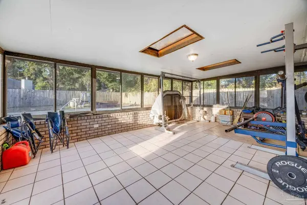 2000 Silverado Rd, Pensacola, FL 32506