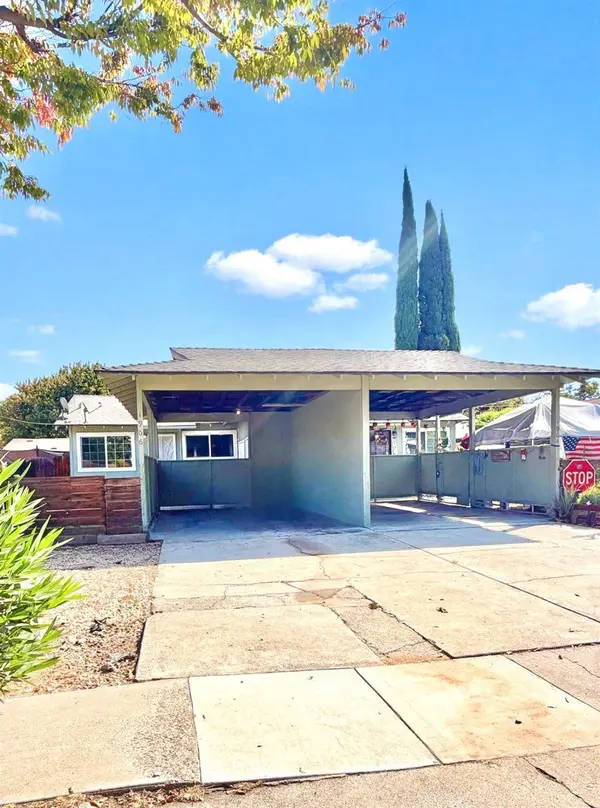 1906 Rose AVE, Modesto, CA 95355