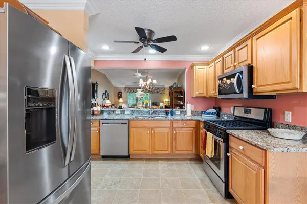 1884 POPPY CIR, The Villages, FL 32162