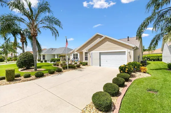 1884 POPPY CIR, The Villages, FL 32162