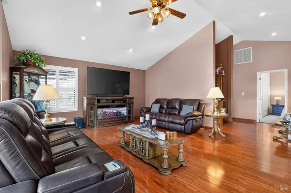 7047 Panoramic DR, Lucerne, CA 95458