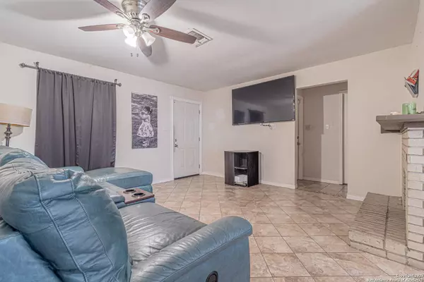 5842 Cliff Walk, San Antonio, TX 78250