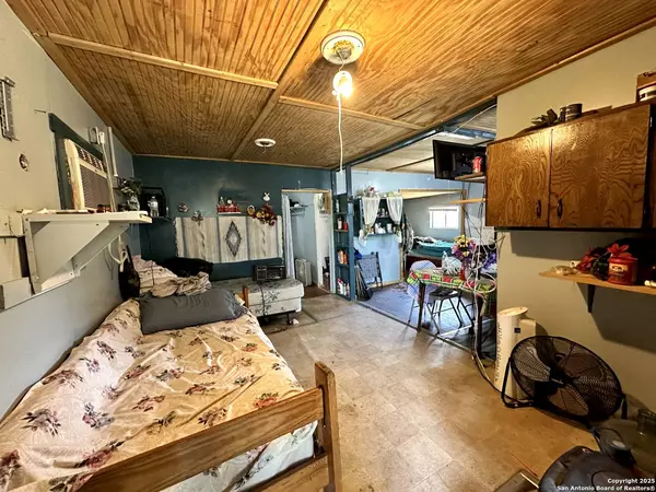 0 SD 24740, Rocksprings, TX 78880