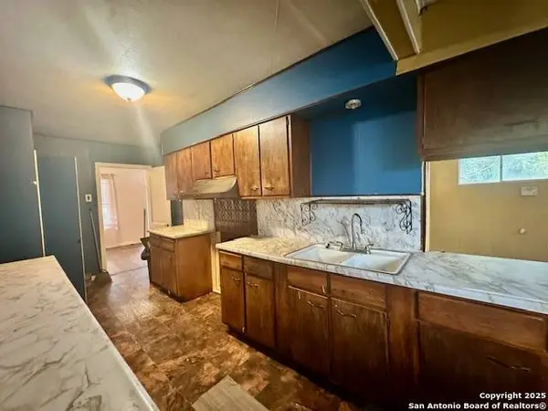 2530 Woodlawn, San Antonio, TX 78228