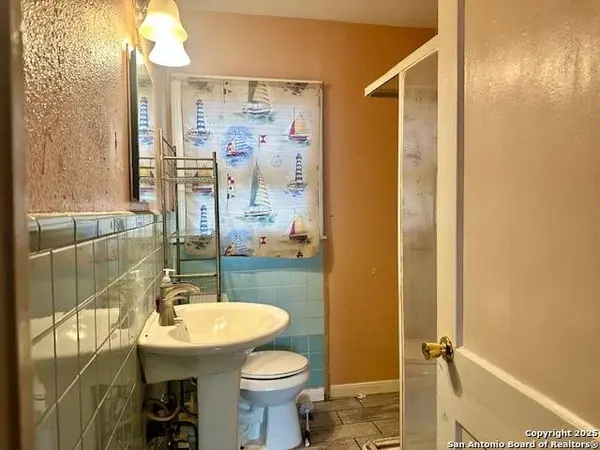 2530 Woodlawn, San Antonio, TX 78228