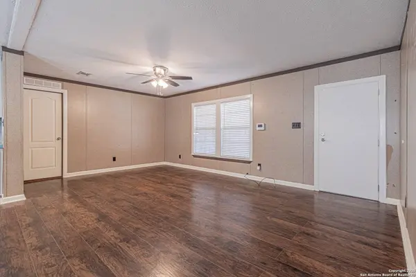 755 County Road 6753, Devine, TX 78016