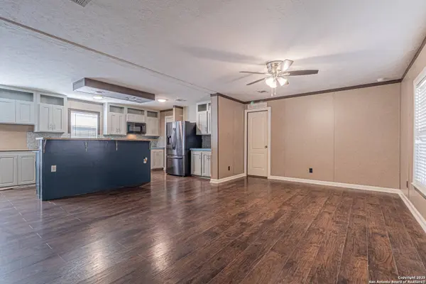 755 County Road 6753, Devine, TX 78016