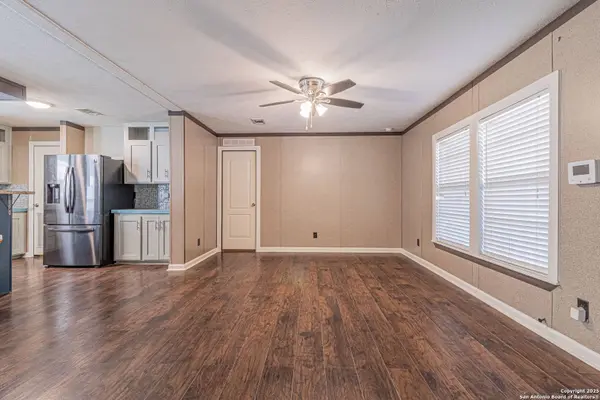 755 County Road 6753, Devine, TX 78016