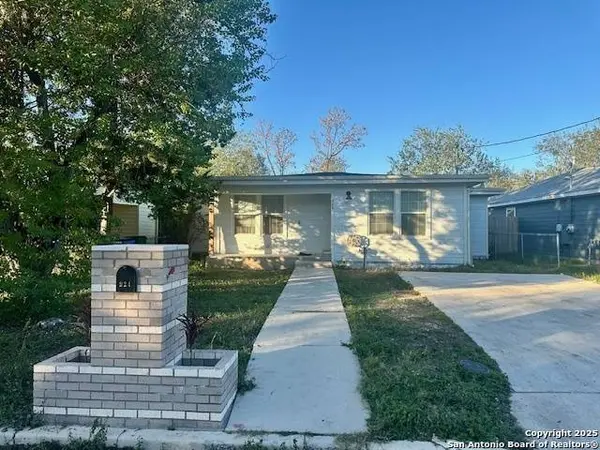 924 Allende, Seguin, TX 78155