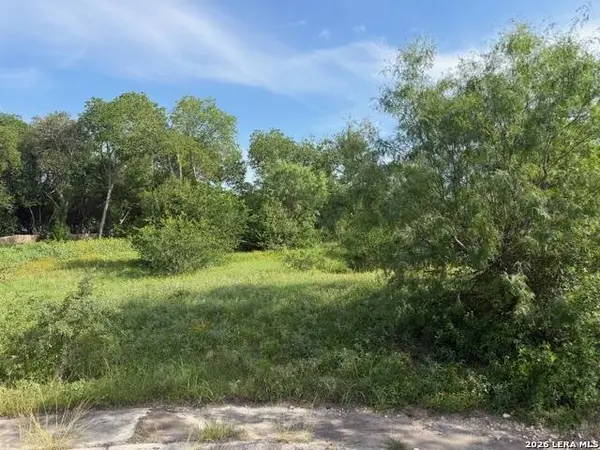 902 YUCCA ST, San Antonio, TX 78220