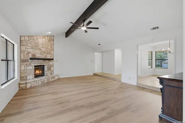 28007 ROCKY HOLW, San Antonio, TX 78258